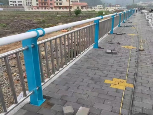 不銹鋼復合管護欄 不銹鋼復合管護欄